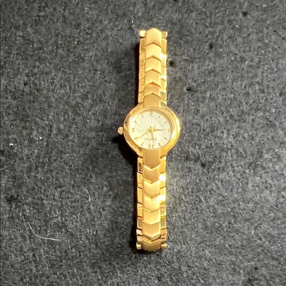 Elgin Goldtone Women's Watch - Picture 1 of 4